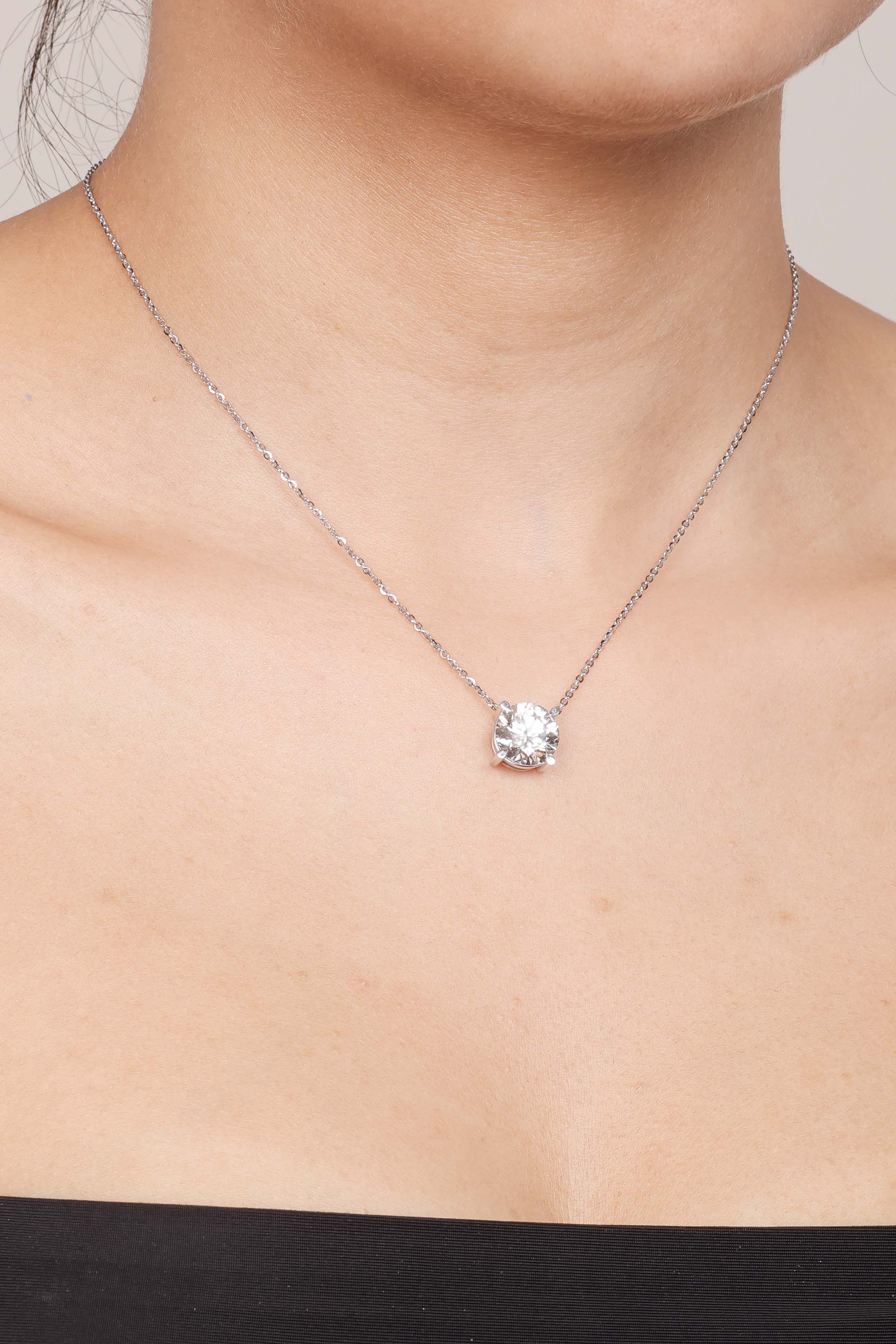 Aurreva Luna Classic Pendant - Round 4 ctw
