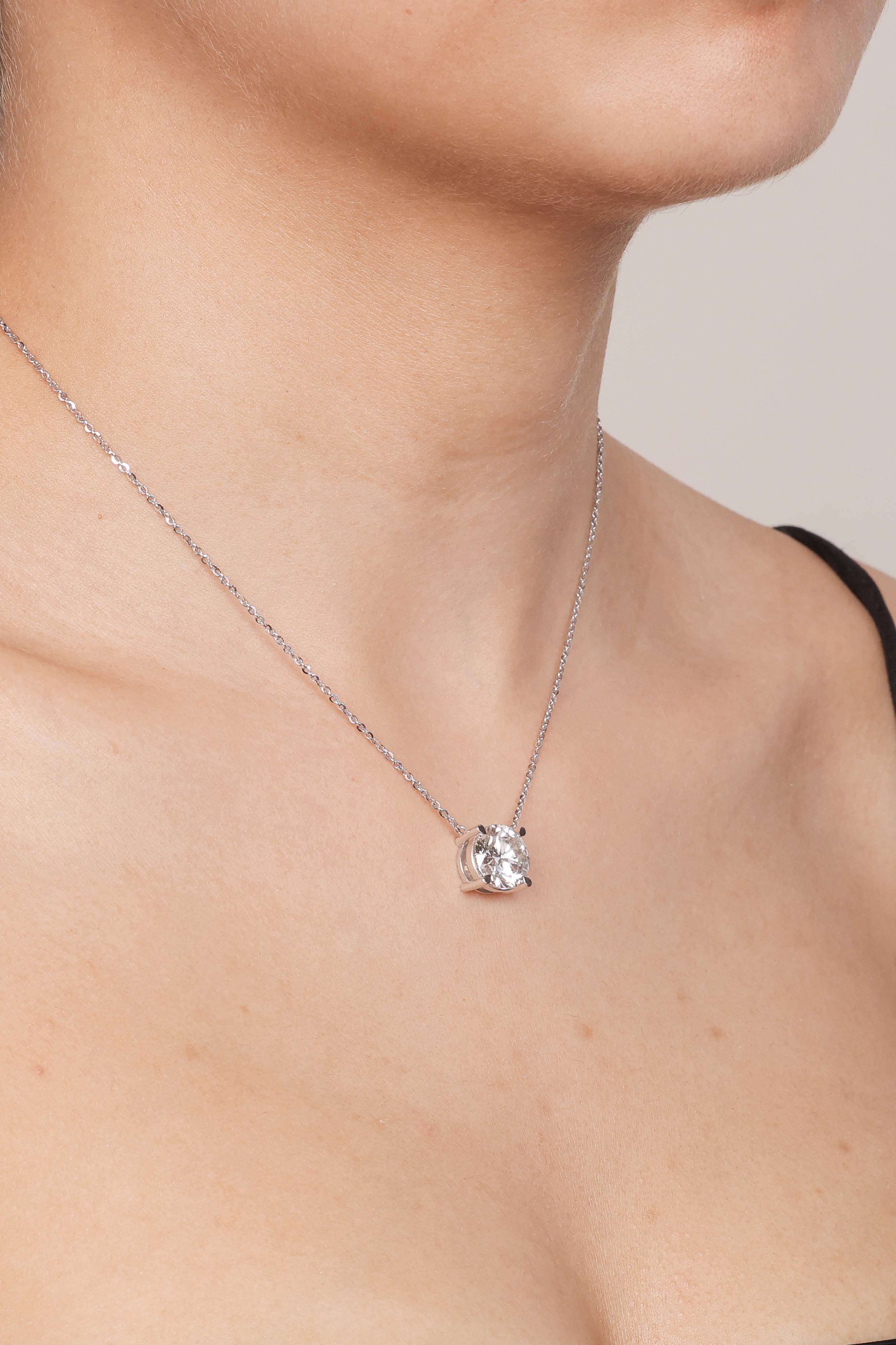 Aurreva Luna Classic Pendant - Round 4 ctw