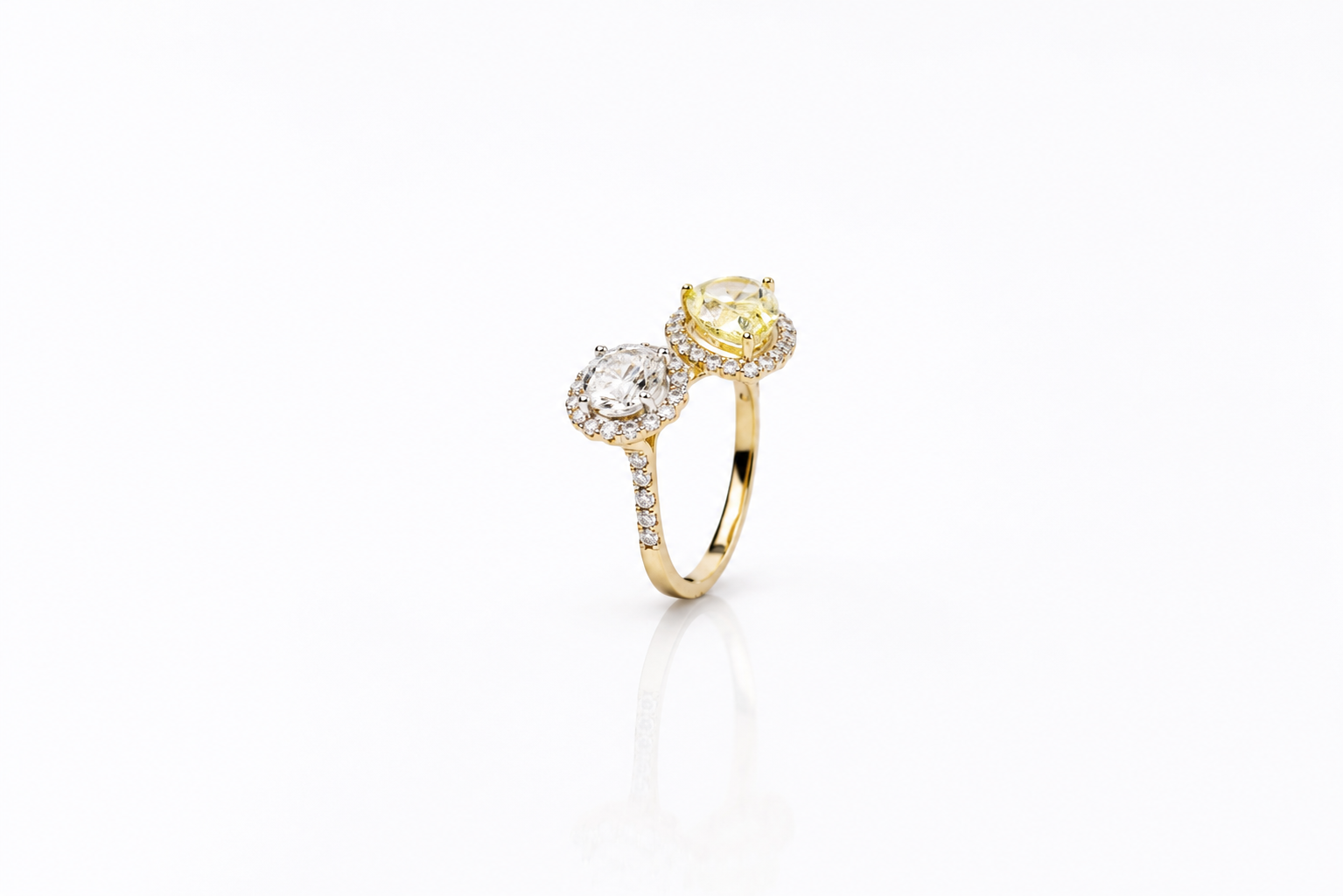 Golden Toi et Moi Halo Diamond Ring