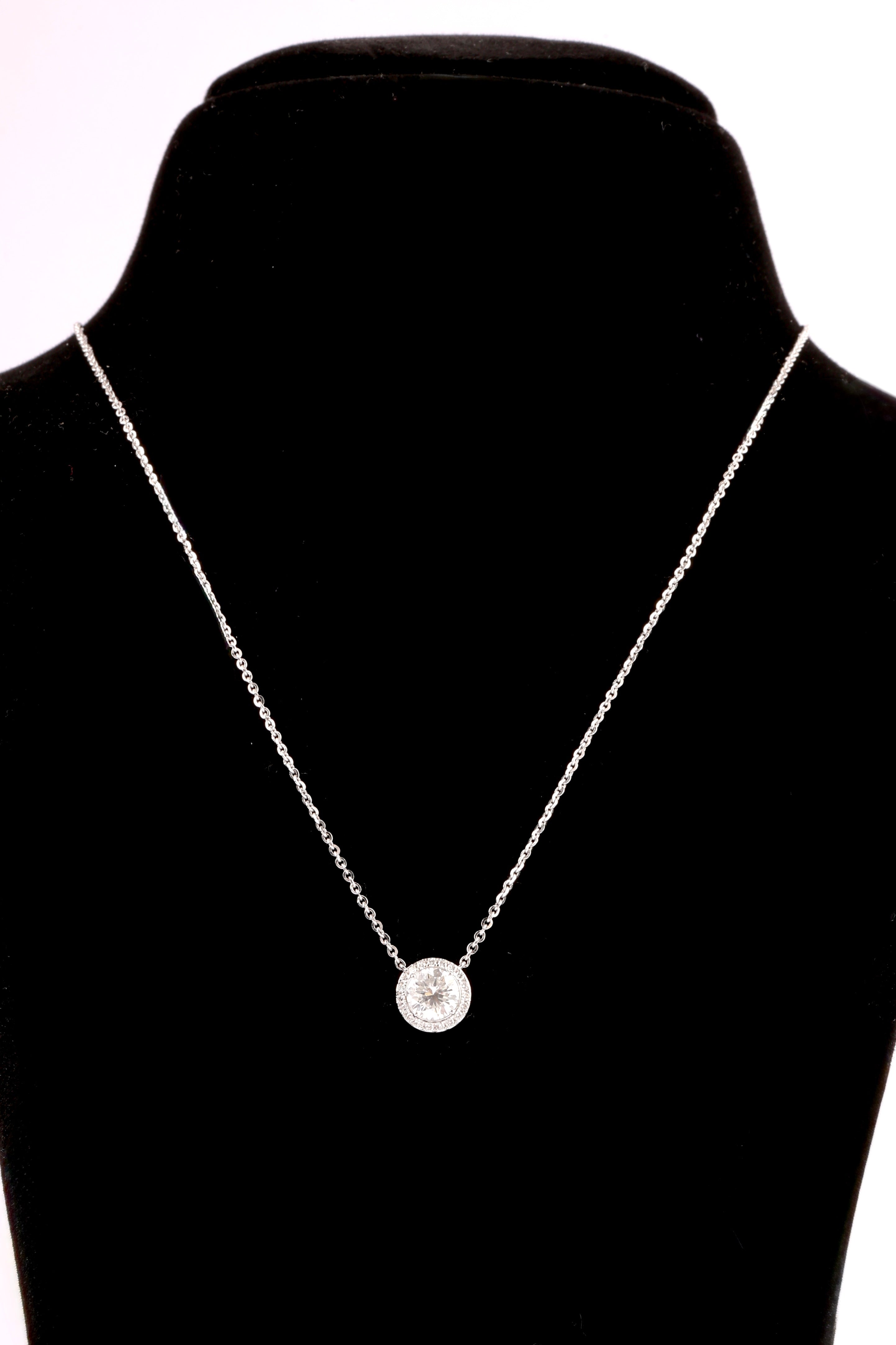 Aurreva Celeste Halo Pendant – Round 1.75 ctw