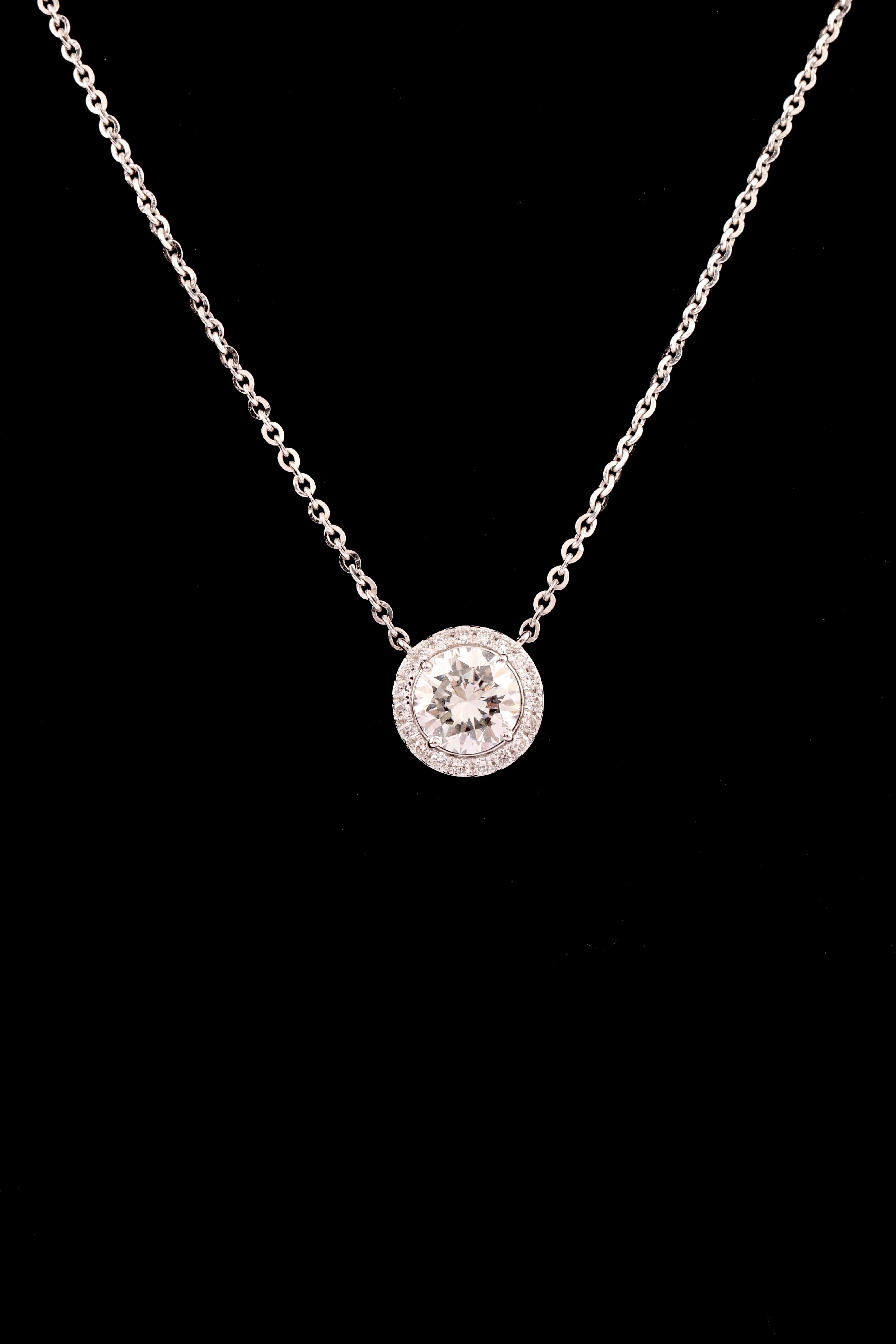Aurreva Celeste Halo Pendant – Round 1.75 ctw