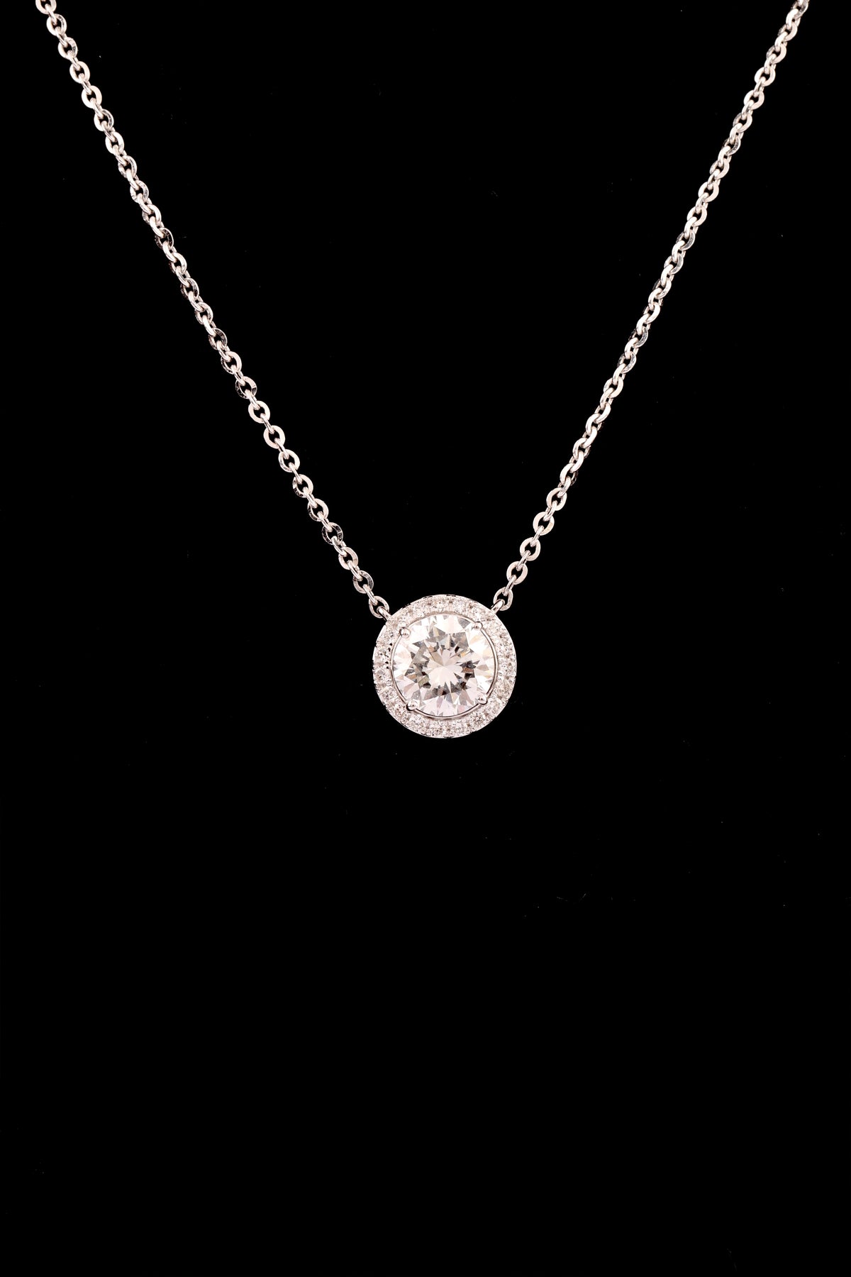 Aurreva Celeste Halo Pendant – Round 1.75 ctw