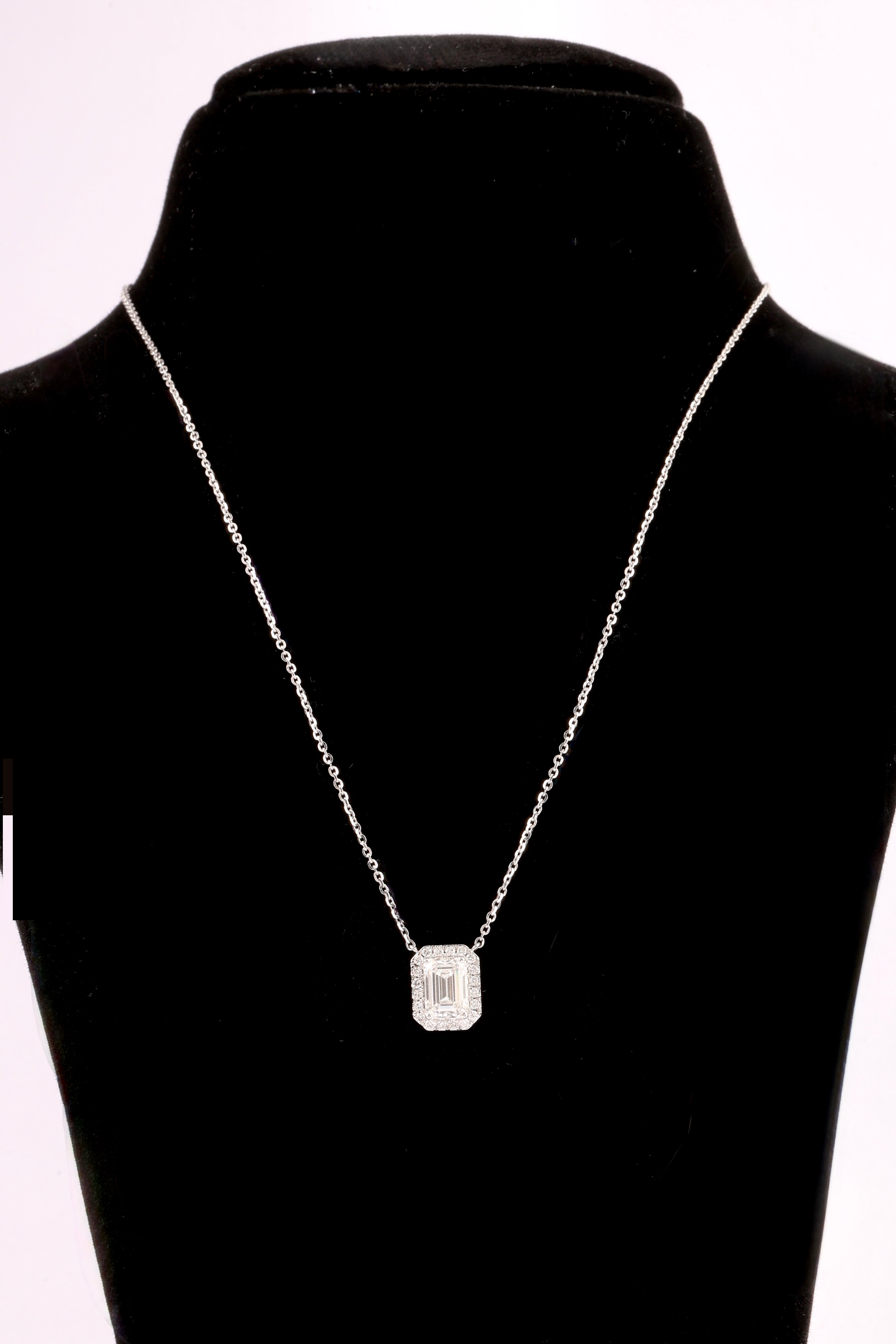 Aurreva Emerald Halo Royale Pendant – Emerald 2.3 ctw