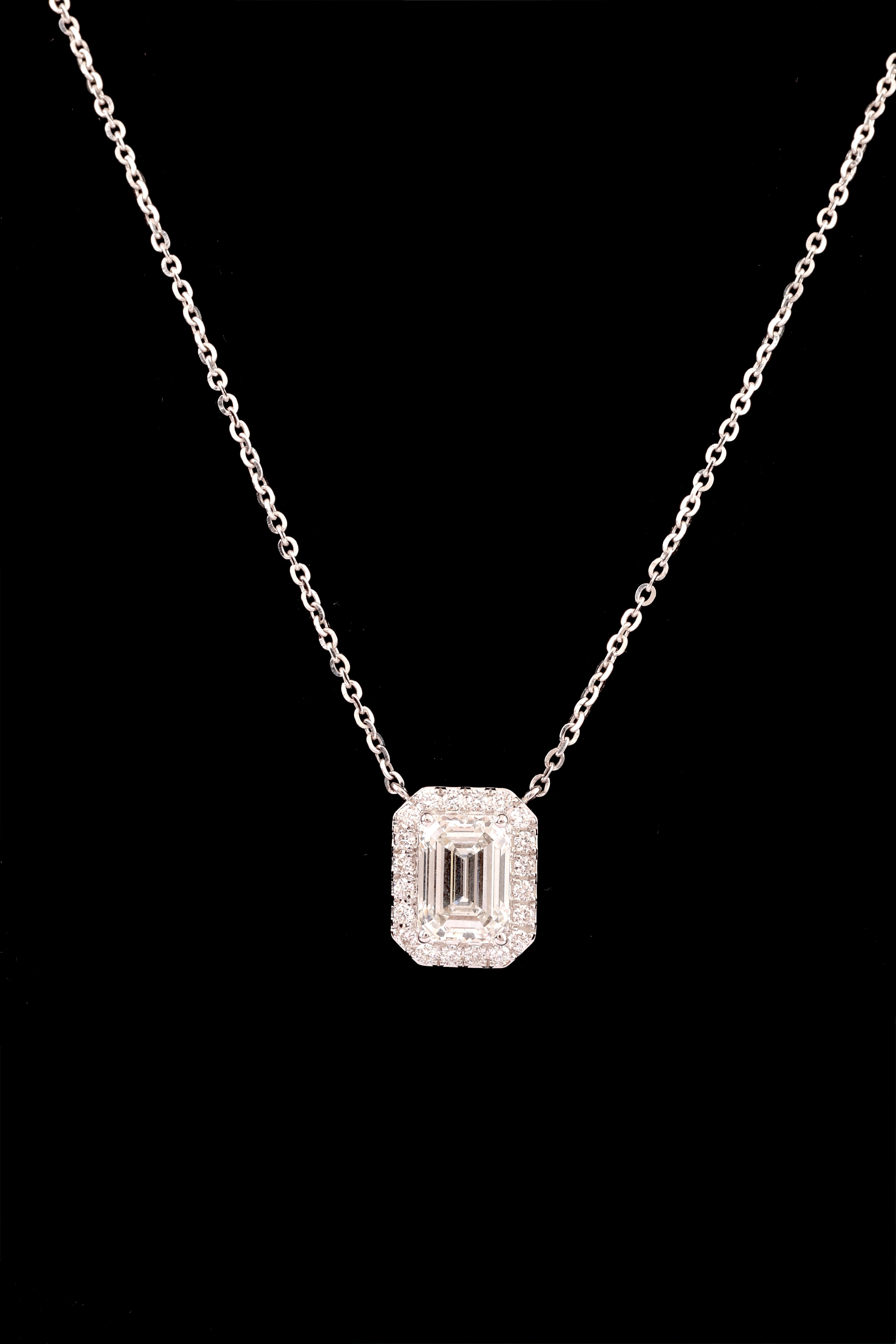 Aurreva Emerald Halo Royale Pendant – Emerald 2.3 ctw