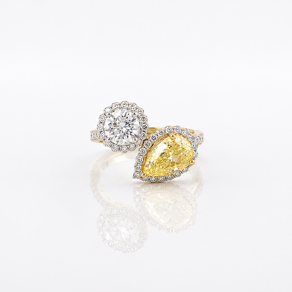 Golden Toi et Moi Halo Diamond Ring