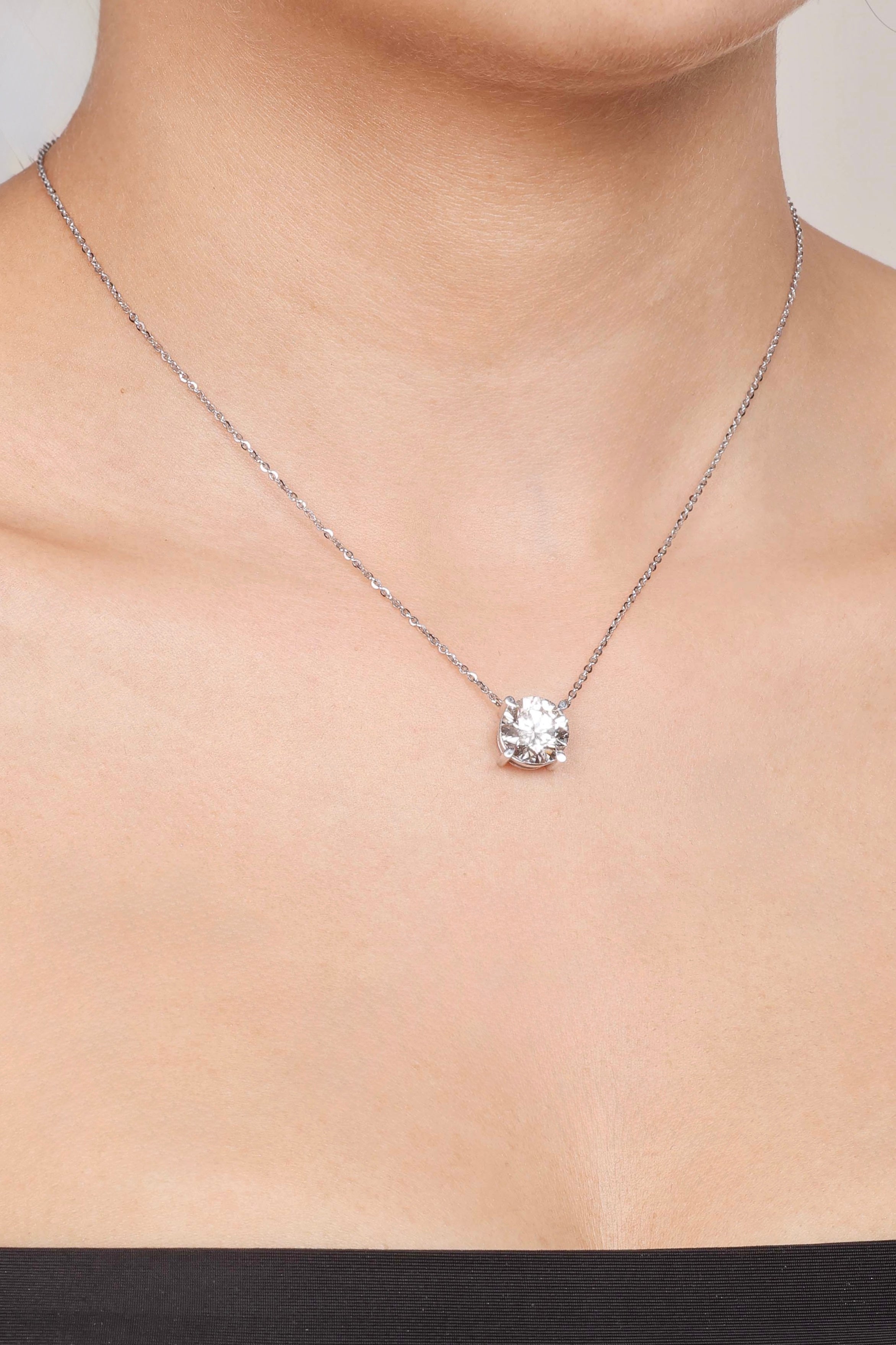 Aurreva Luna Classic Pendant - Round 4 ctw