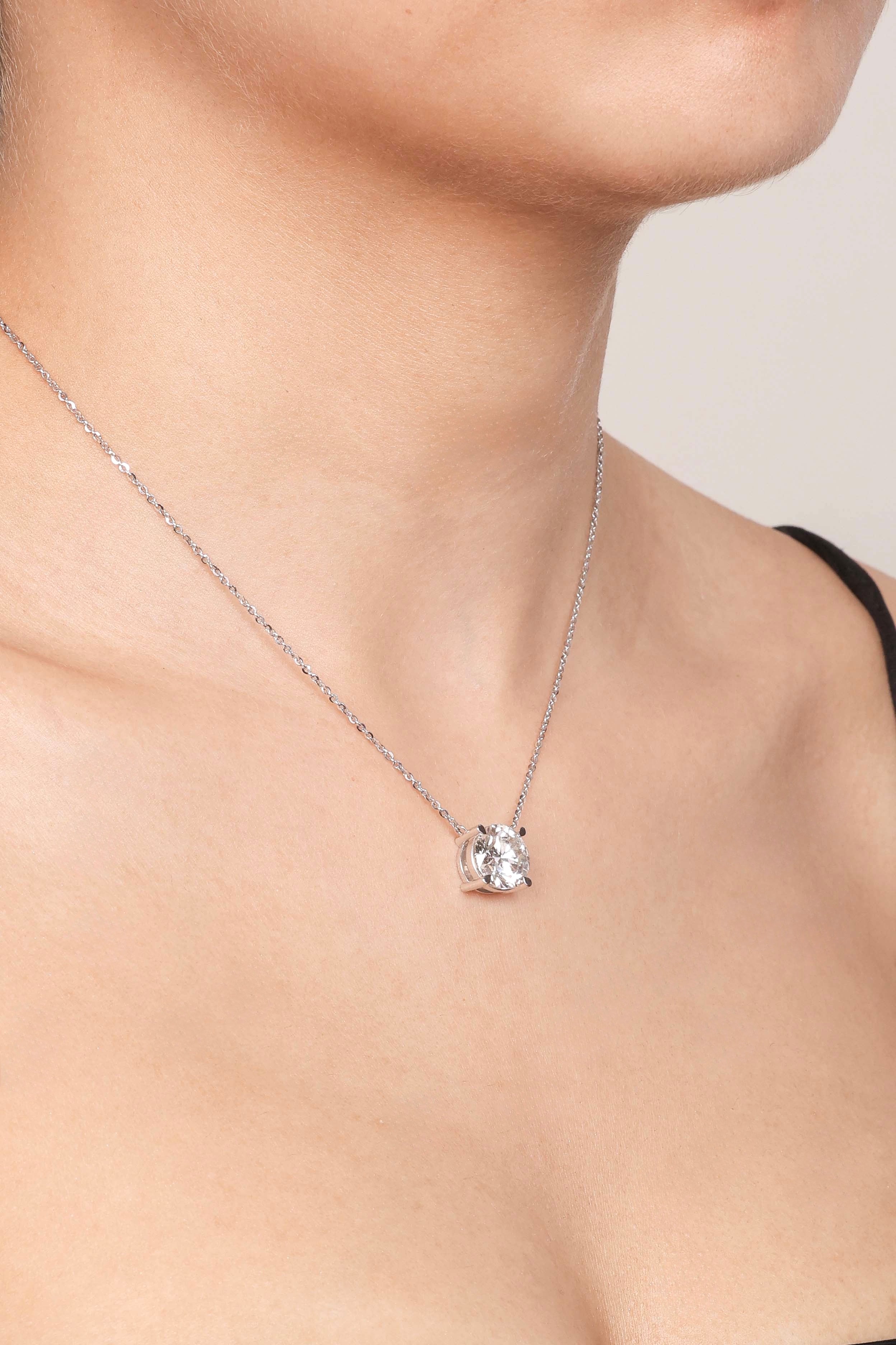 Aurreva Luna Classic Pendant - Round 4 ctw