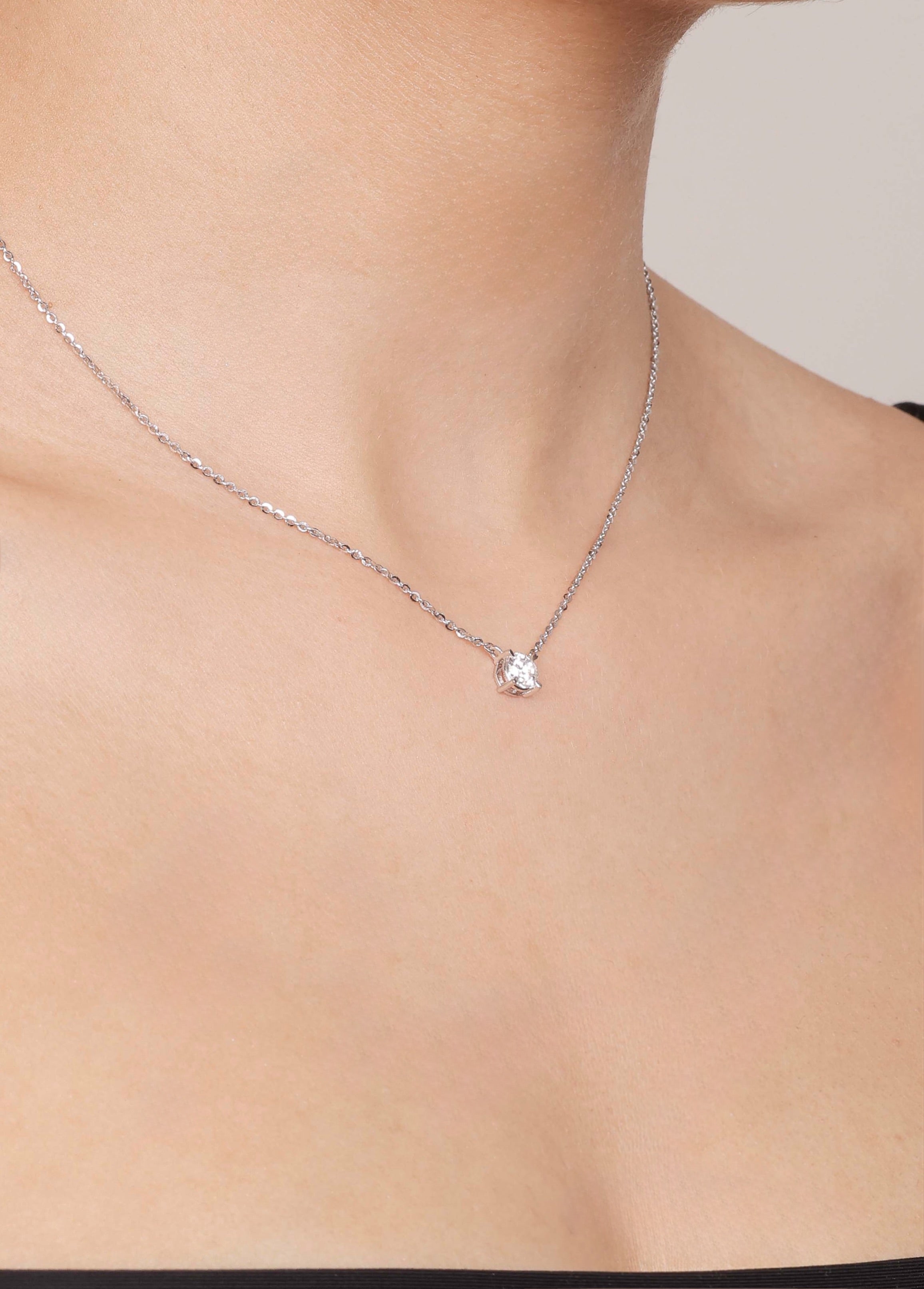 Aurreva Luna Classic Pendant - Round .5 ctw