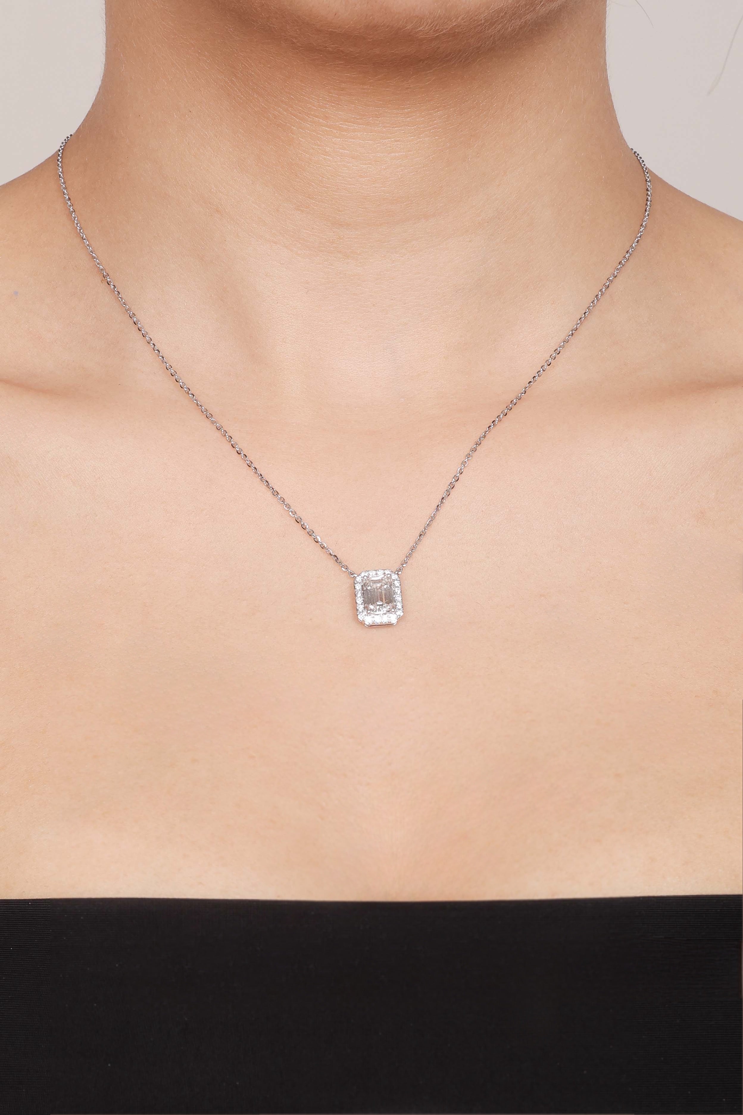 Aurreva Emerald Halo Royale Pendant – Emerald 2.3 ctw