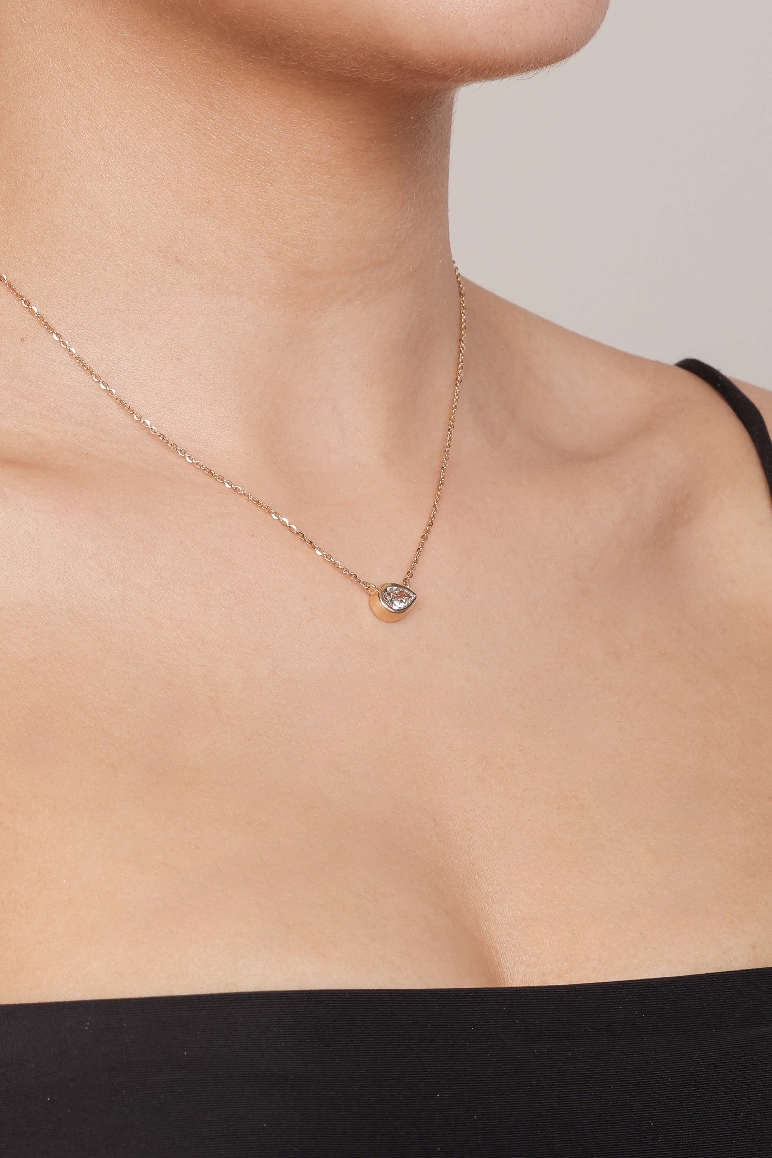 Aurreva Teardrop Frame Pendant – Pear