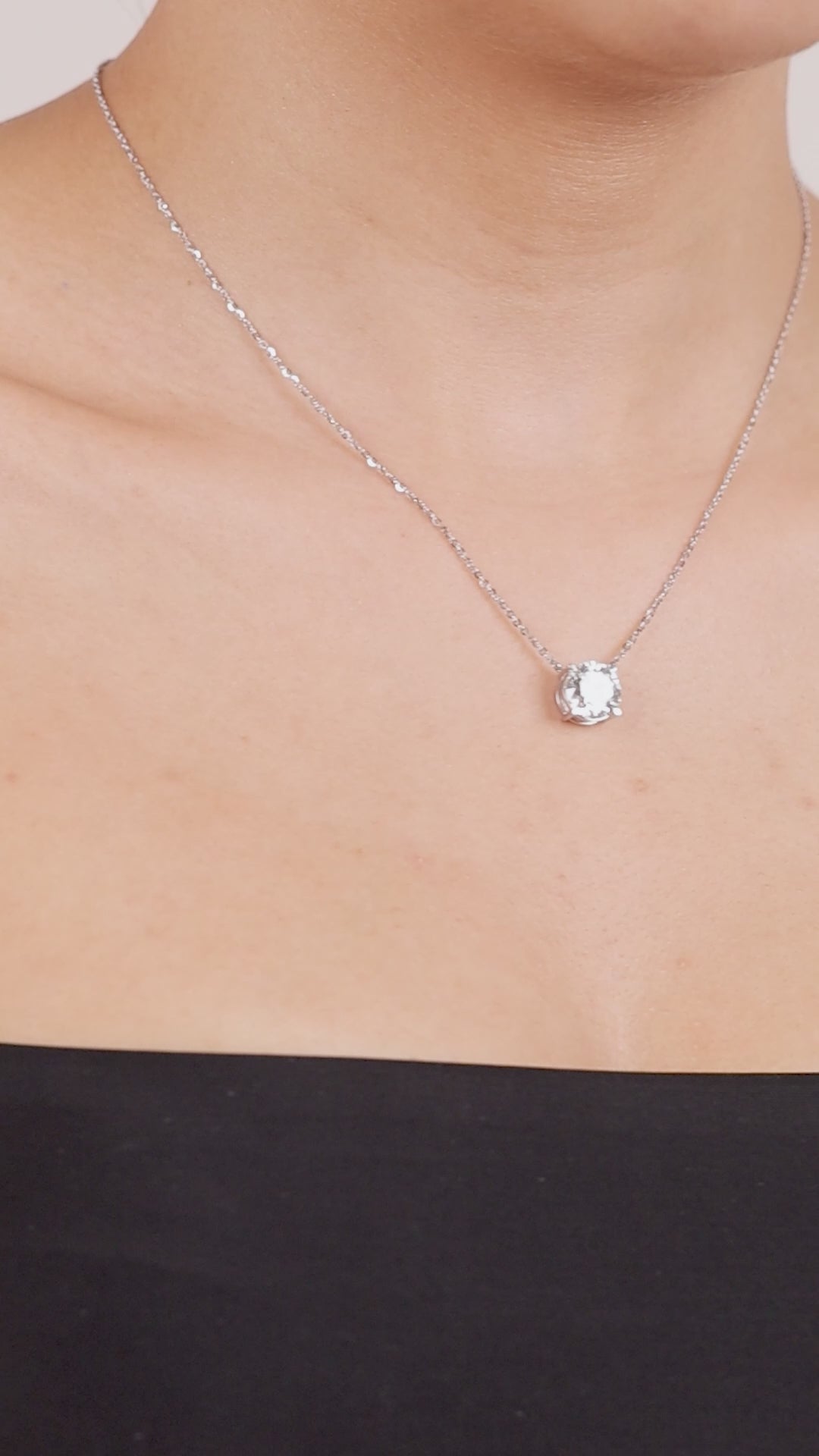 Aurreva Luna Classic Pendant - Round 4 ctw