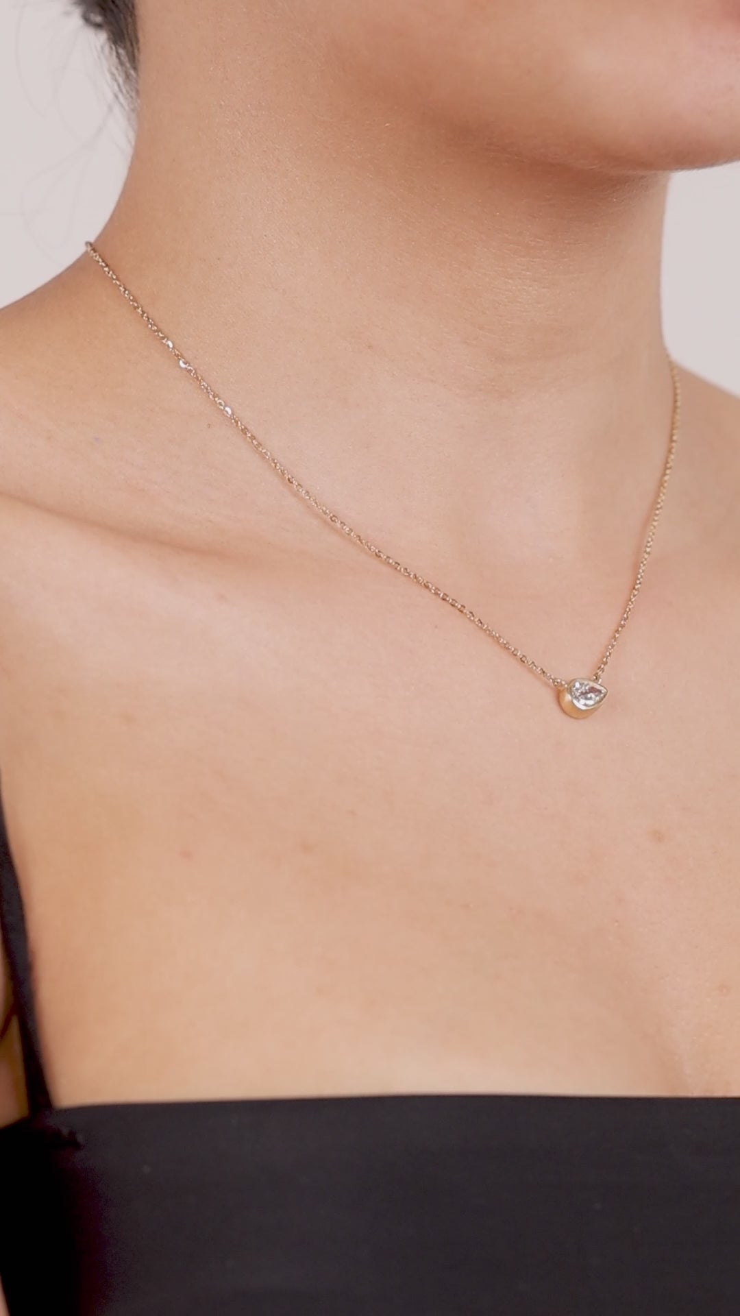 Aurreva Teardrop Frame Pendant – Pear